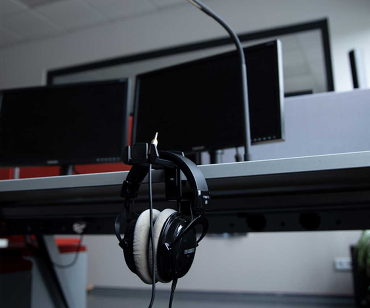 Gravity HP HTC 01B Kopfhörer Halter für Tisch Lifestyle