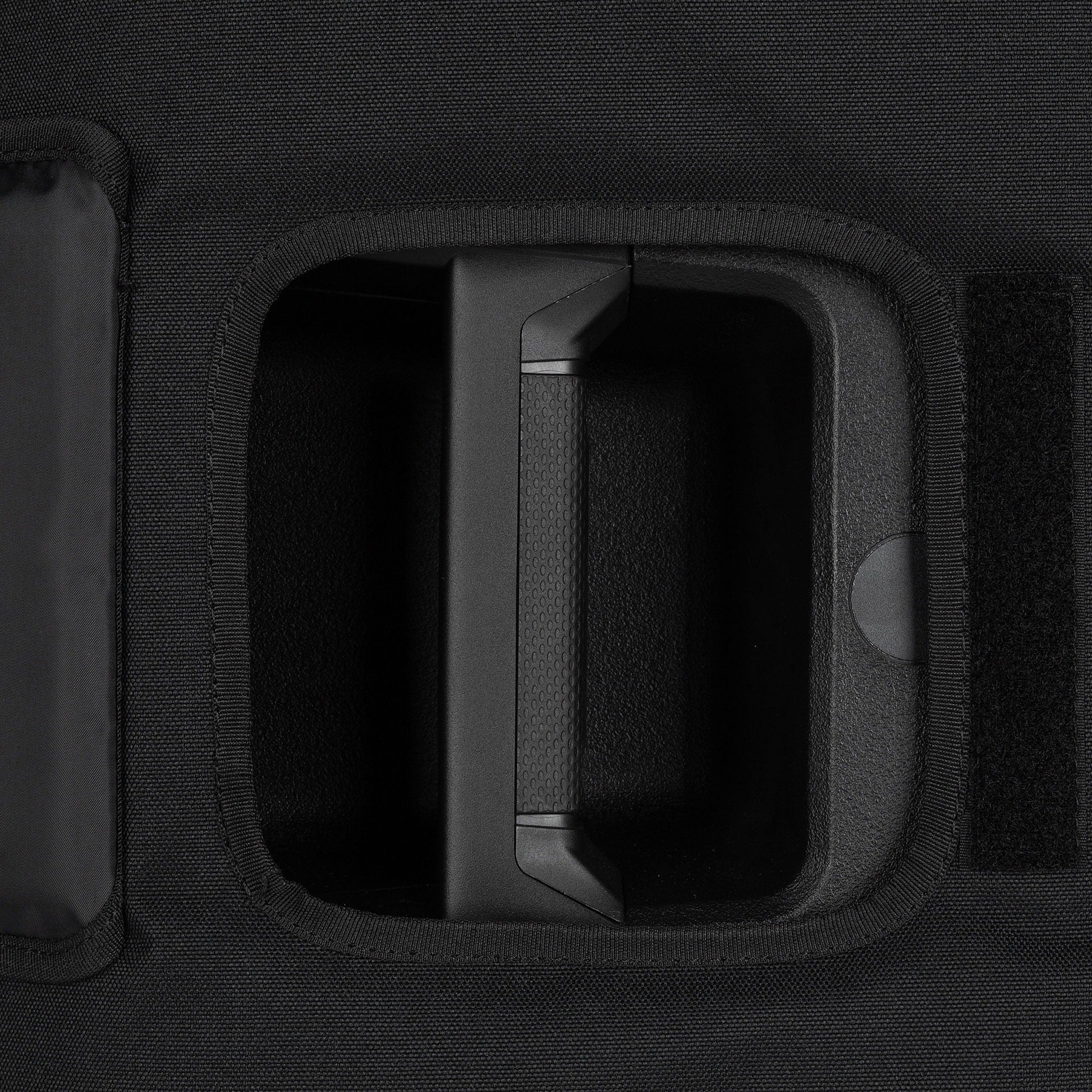 RCF Cover Art 9 Griffaussparung