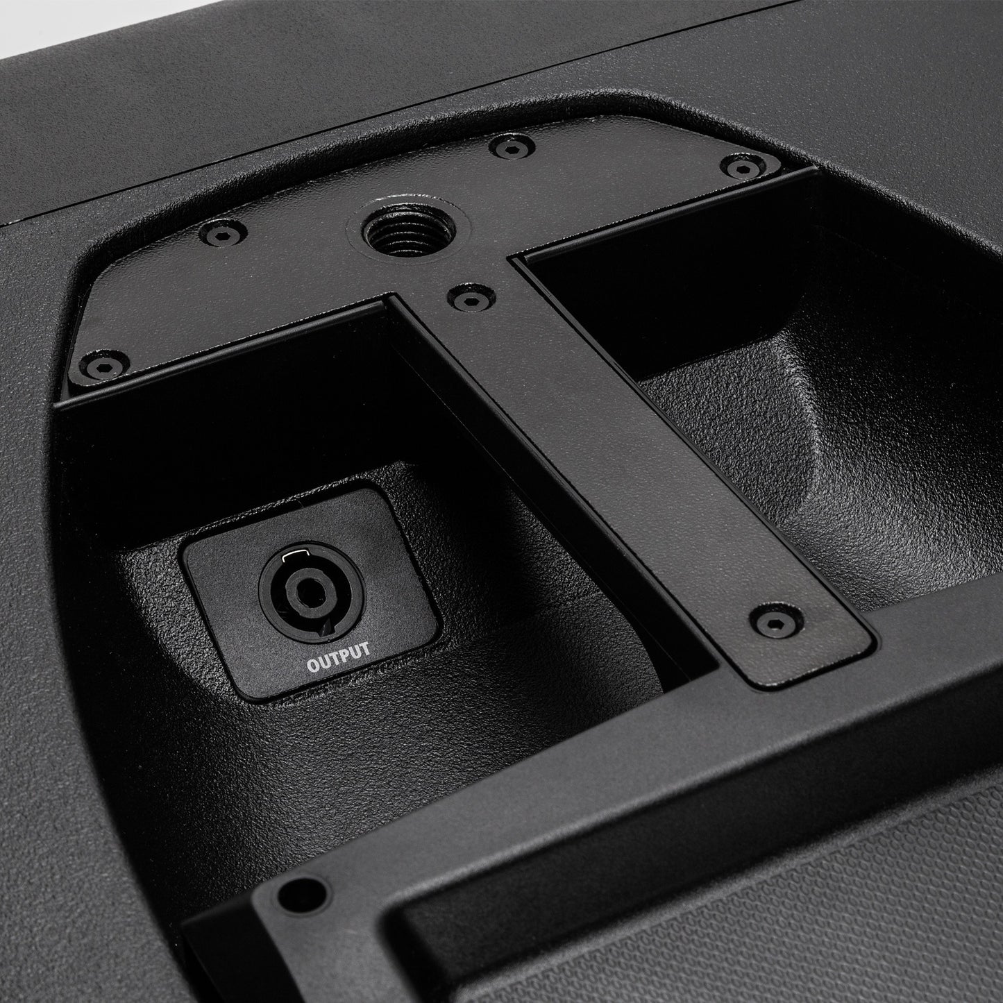 RCF Evox J8 Subwofer output oberseite