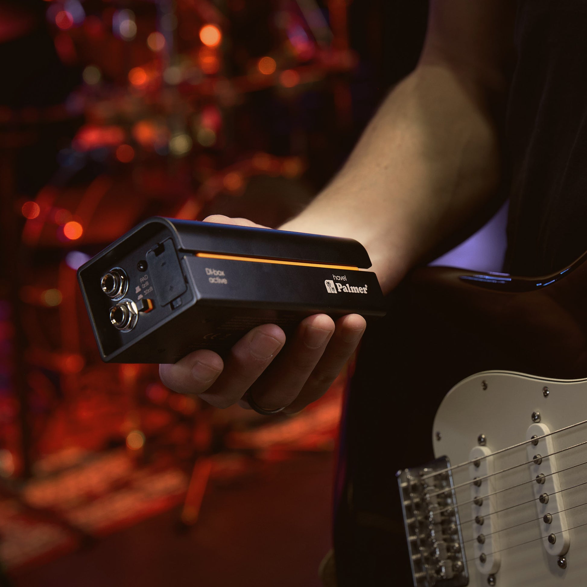 Palmer Havel Active DI Box in hand on stage